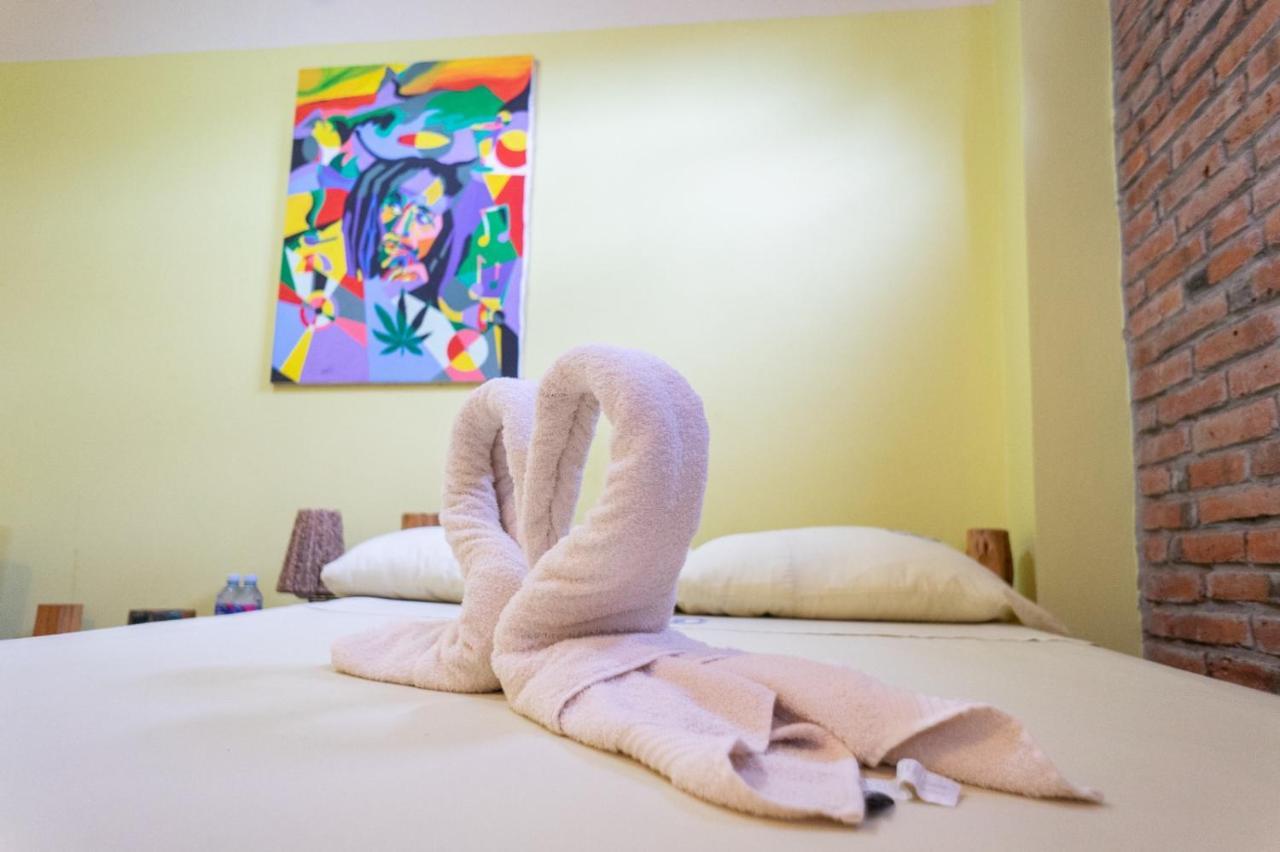 Hotel Boutique Hurvinek Montañita Kültér fotó